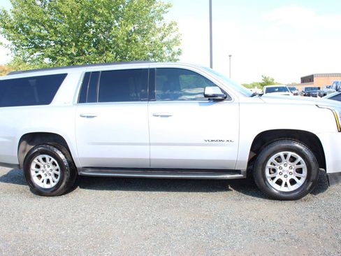 Used 2017 GMC Yukon XL SLT w/ Open Road Package AWD/4WD image 6