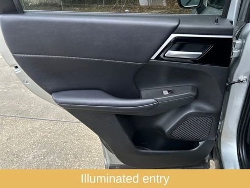 Used 2024 Mitsubishi Outlander SE image 13