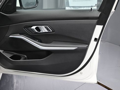 Used 2021 BMW 330e w/ Driving Assistance Package image 33