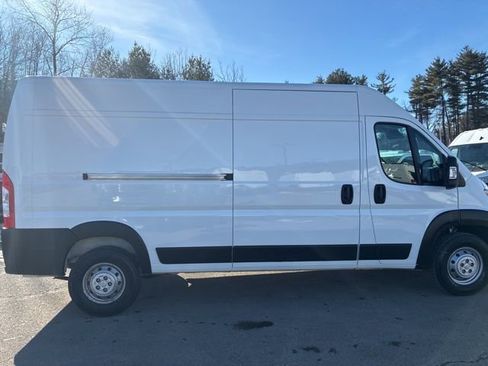 Used 2024 RAM ProMaster 2500 w/ Convenience Group image 9