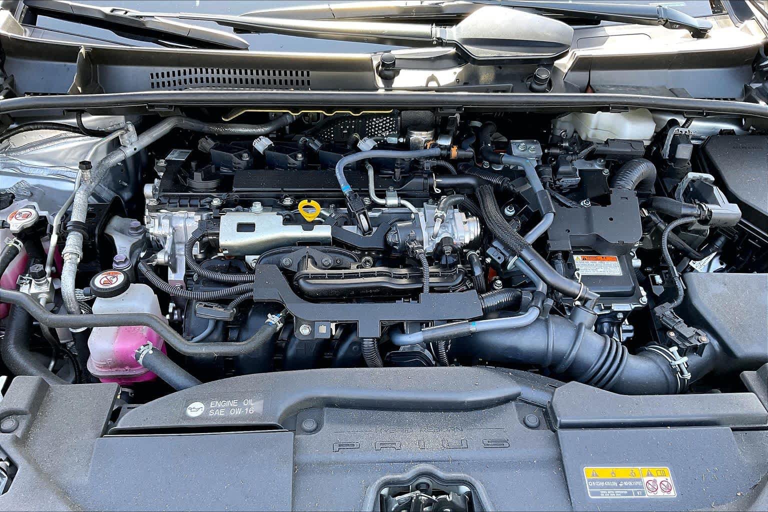 Certified 2025 Toyota Prius LE FWD image 31