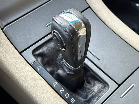 Used 2015 Ford Taurus SEL FWD image 24