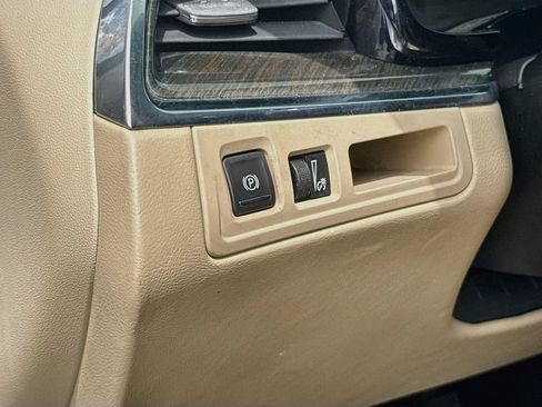 Used 2019 Cadillac XT5 FWD image 11