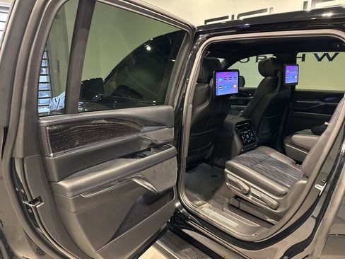 Used 2026 Cadillac Escalade IQ Sport 1 w/ LPO, ONYX Package image 16