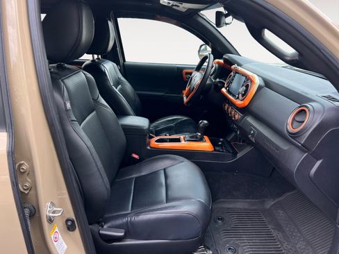 Used 2020 Toyota Tacoma TRD Sport image 15