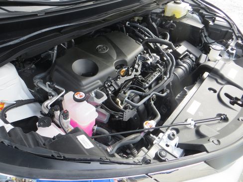 Used 2025 Toyota Sienna LE image 5