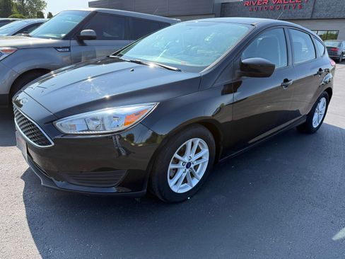 Used 2018 Ford Focus SE FWD image 1