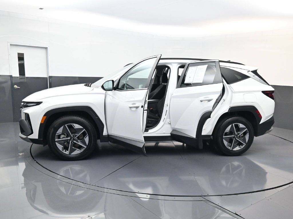 Certified 2025 Hyundai Tucson SEL AWD/4WD image 32