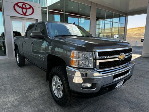 Used 2011 Chevrolet Silverado 2500 LTZ w/ LTZ Plus Package AWD/4WD image 2