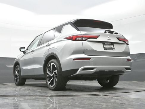 Used 2024 Mitsubishi Outlander SE image 33