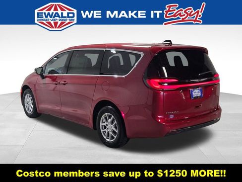New 2026 Chrysler Pacifica Select FWD image 16