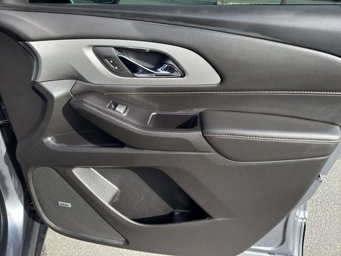 Used 2020 Chevrolet Traverse RS image 36