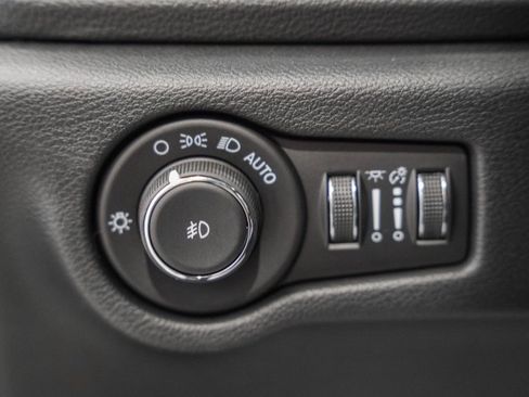 New 2026 Chrysler Pacifica Select image 37