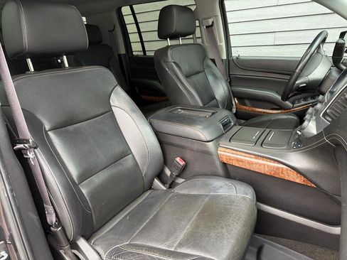 Used 2017 Chevrolet Suburban Premier AWD/4WD image 36