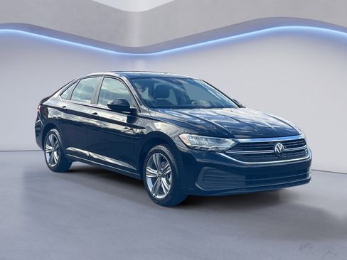 Used 2024 Volkswagen Jetta SE image 1