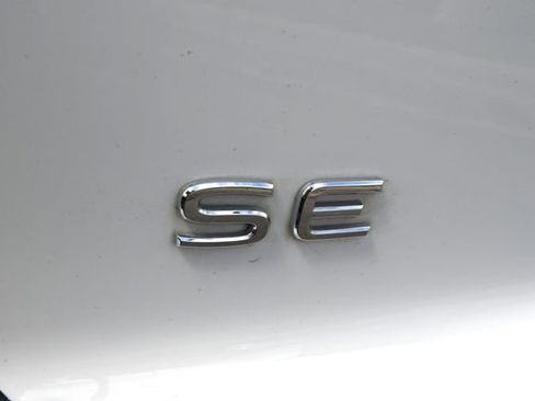 Used 2022 Volkswagen Atlas Cross Sport SE AWD/4WD image 9