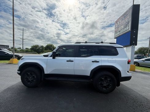 Used 2024 Lexus GX 550 AWD/4WD image 8