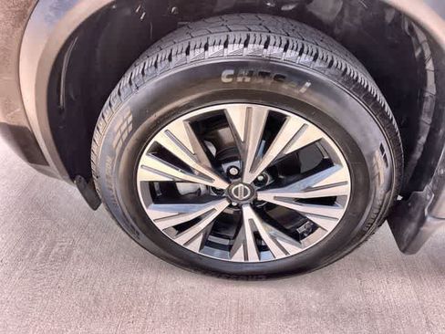 Used 2021 Nissan Rogue SV FWD image 9