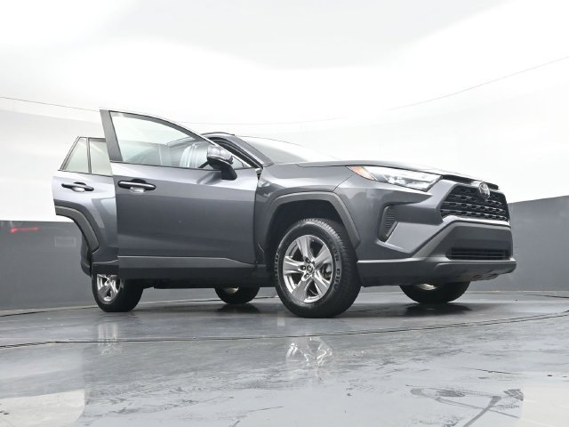 Used 2025 Toyota RAV4 XLE FWD image 42