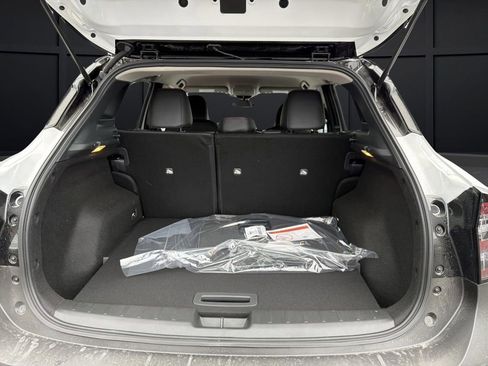 New 2026 Nissan Kicks SR image 12