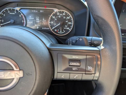 Used 2023 Nissan Rogue S image 17