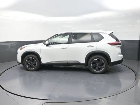 Used 2024 Nissan Rogue SV FWD image 4