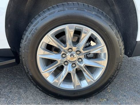 Certified 2024 Chevrolet Suburban Premier AWD/4WD image 4