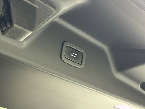 Used 2018 Land Rover Range Rover HSE image 40