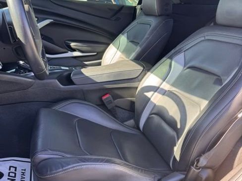 Used 2024 Chevrolet Camaro LT w/ Technology Package image 9