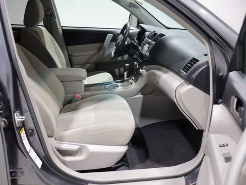Used 2013 Toyota Highlander Plus AWD/4WD image 22
