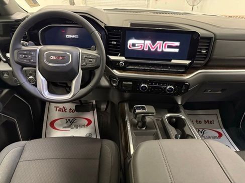 New 2026 GMC Sierra 1500 Elevation image 18