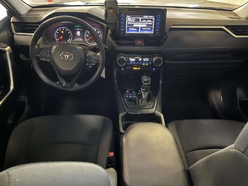 Used 2021 Toyota RAV4 LE AWD/4WD image 3