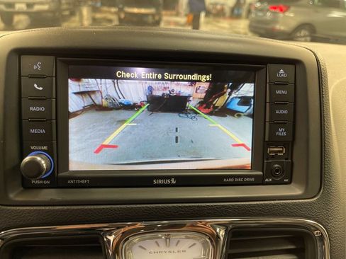 Used 2016 Chrysler Town & Country Touring image 20