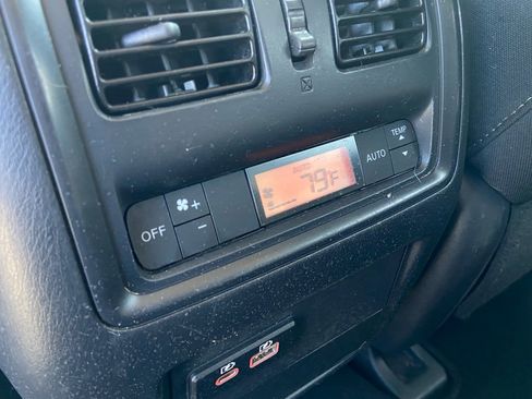 Used 2020 Nissan Pathfinder S image 38