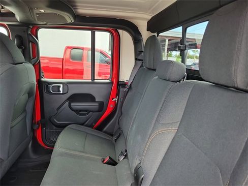 Used 2024 Jeep Gladiator Sport image 12