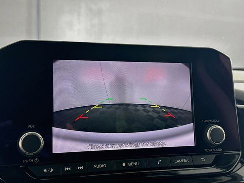 Used 2025 Nissan Pathfinder SV FWD image 21