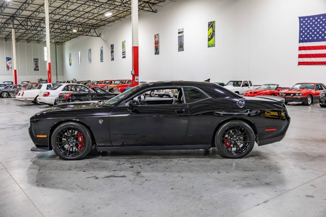 Used 2016 Dodge Challenger SRT Hellcat RWD image 4
