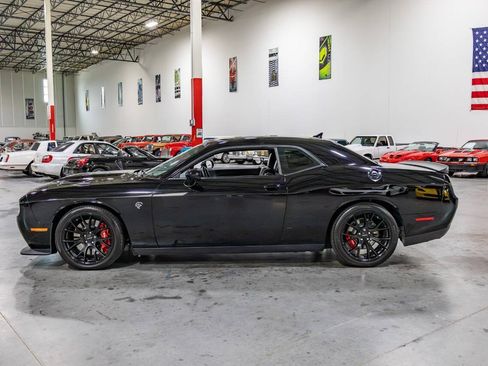 Used 2016 Dodge Challenger SRT Hellcat RWD image 4