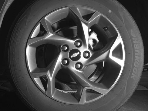 Used 2025 Chevrolet Trax LT FWD image 14