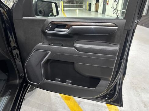 Used 2025 GMC Sierra 1500 SLT AWD/4WD image 36