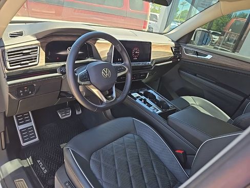 Used 2024 Volkswagen Atlas SEL Premium R-Line AWD/4WD image 37