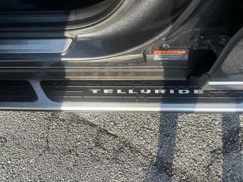 Used 2020 Kia Telluride SX w/ Towing Package FWD image 14