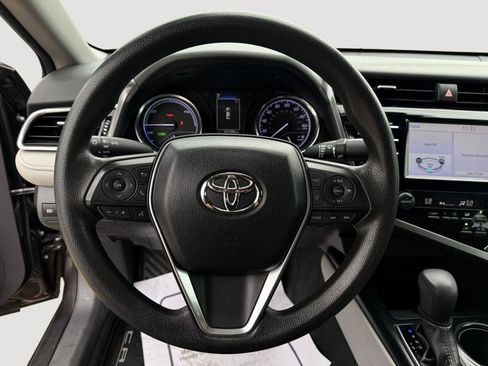 Used 2018 Toyota Camry LE FWD image 17