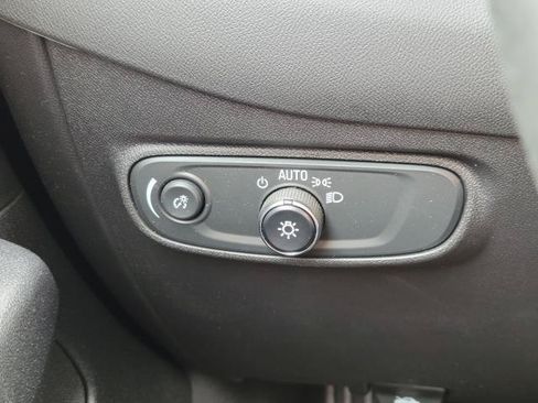 Used 2024 Chevrolet Equinox LT FWD image 11