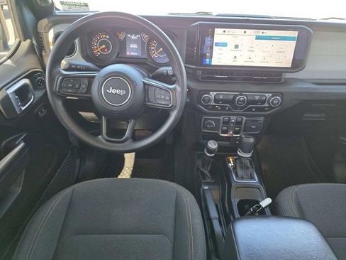 Used 2024 Jeep Gladiator Sport image 7