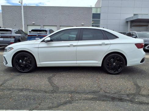 New 2026 Volkswagen Jetta SE image 2