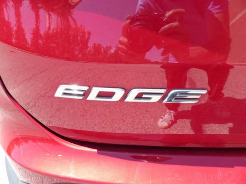 Used 2020 Ford Edge SEL w/ Convenience Package AWD/4WD image 9