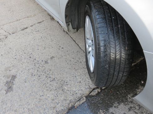 Used 2012 Toyota Camry LE image 29