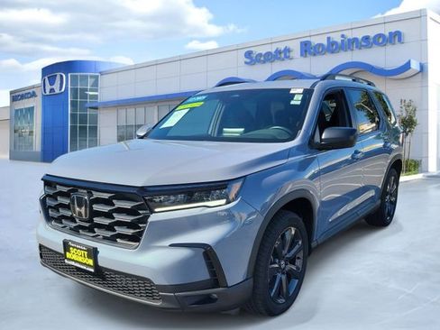 Certified 2025 Honda Pilot Sport image 2