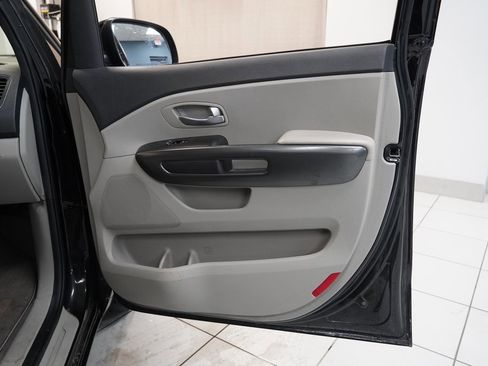 Used 2019 Kia Sedona L image 28